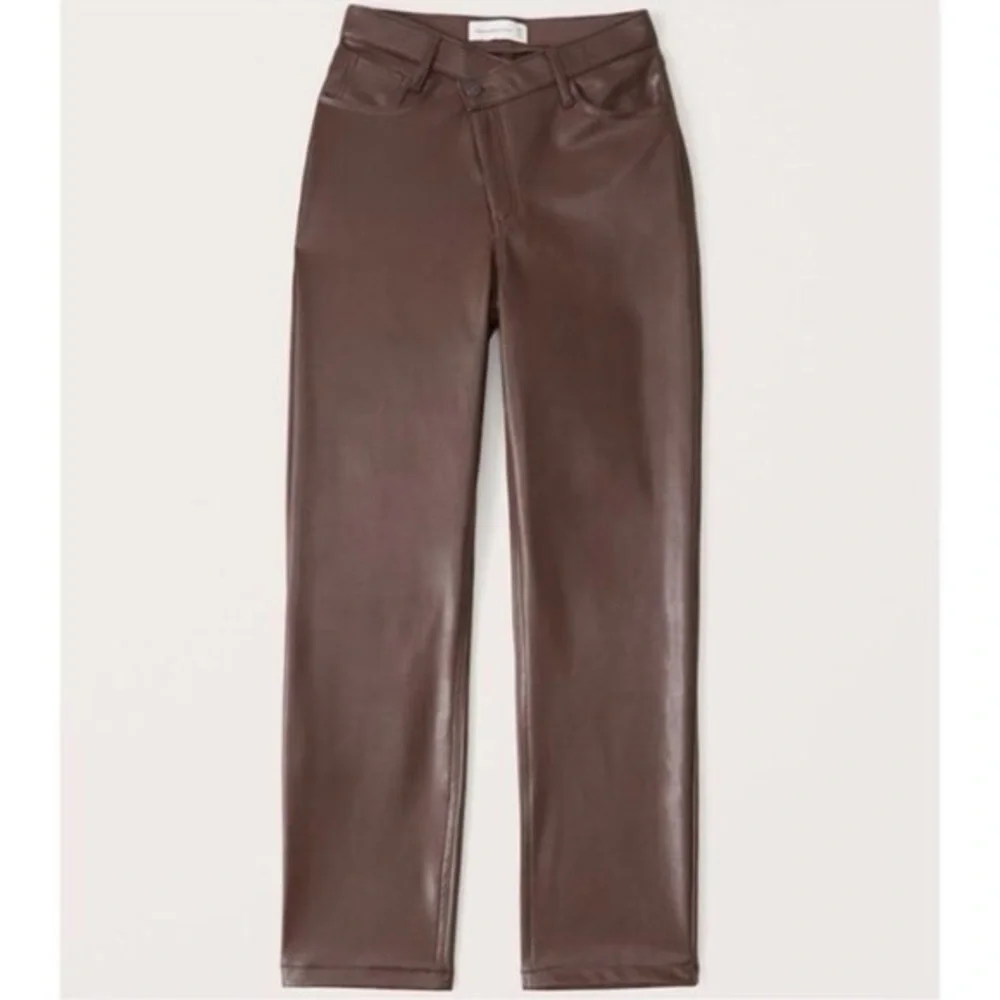 Abercrombie & Fitch - Criss-Cross Waistband Vegan Leather 90s Straight Pant - Picture 2 of 13